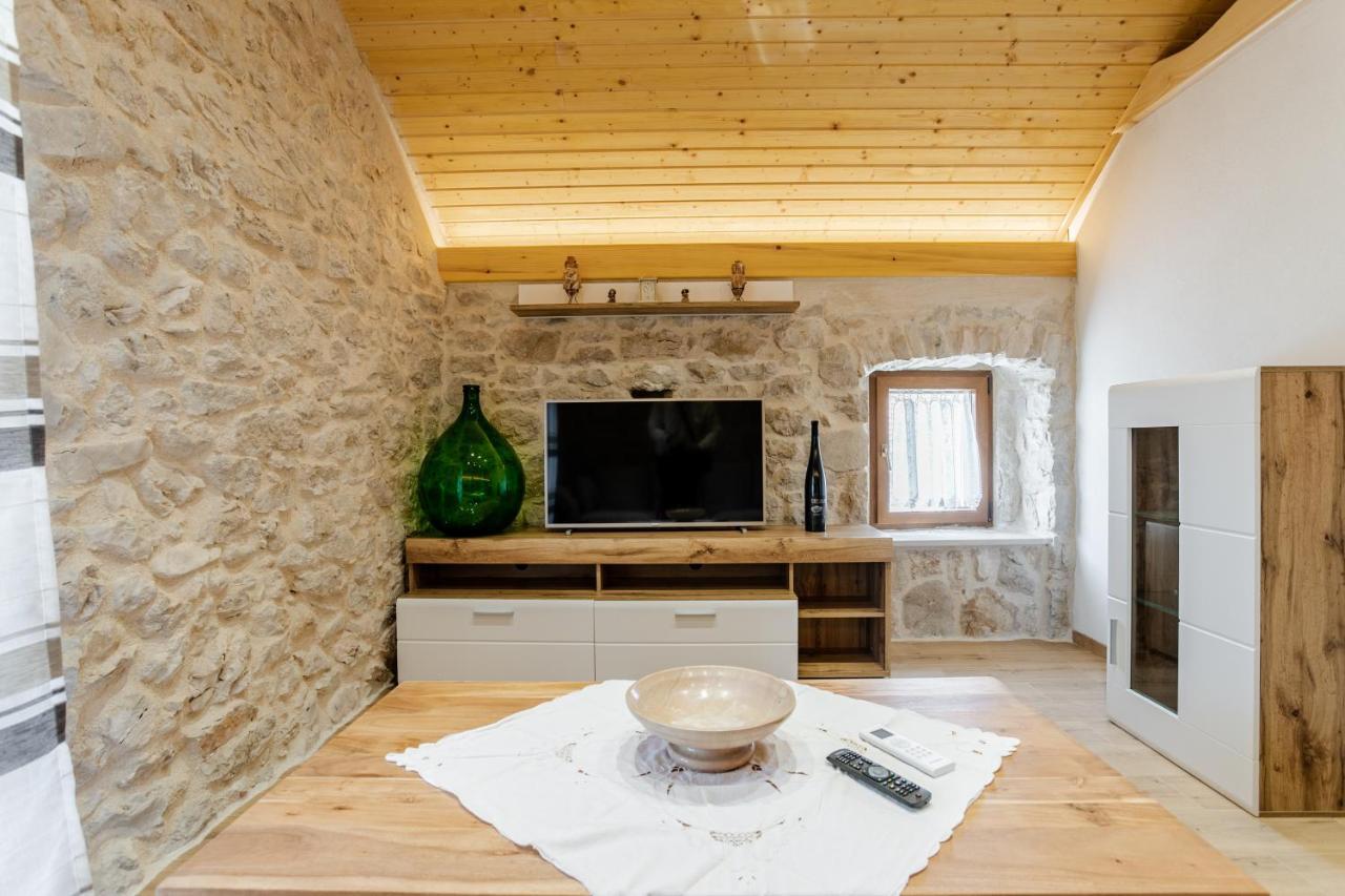 Patakun Holiday Home For 5, With Heated Pool Lecevica Экстерьер фото