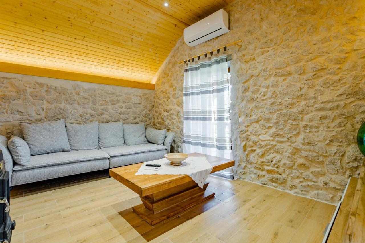 Patakun Holiday Home For 5, With Heated Pool Lecevica Экстерьер фото