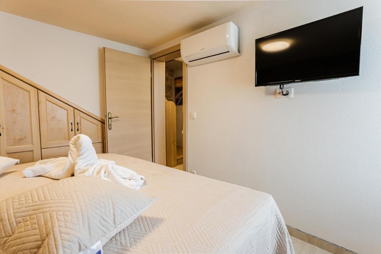 Patakun Holiday Home For 5, With Heated Pool Lecevica Экстерьер фото