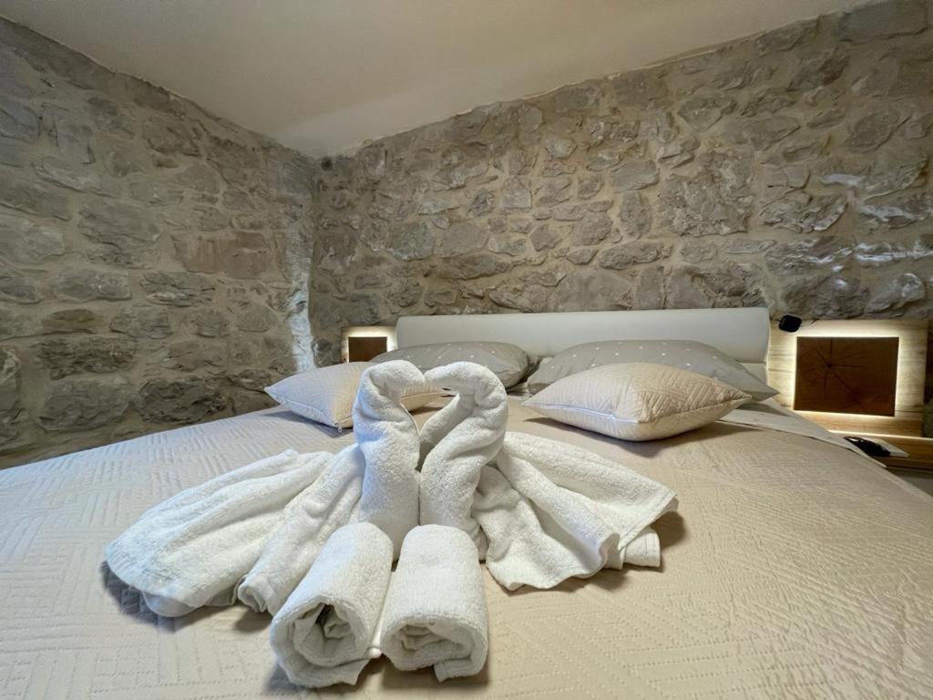 Patakun Holiday Home For 5, With Heated Pool Lecevica Экстерьер фото