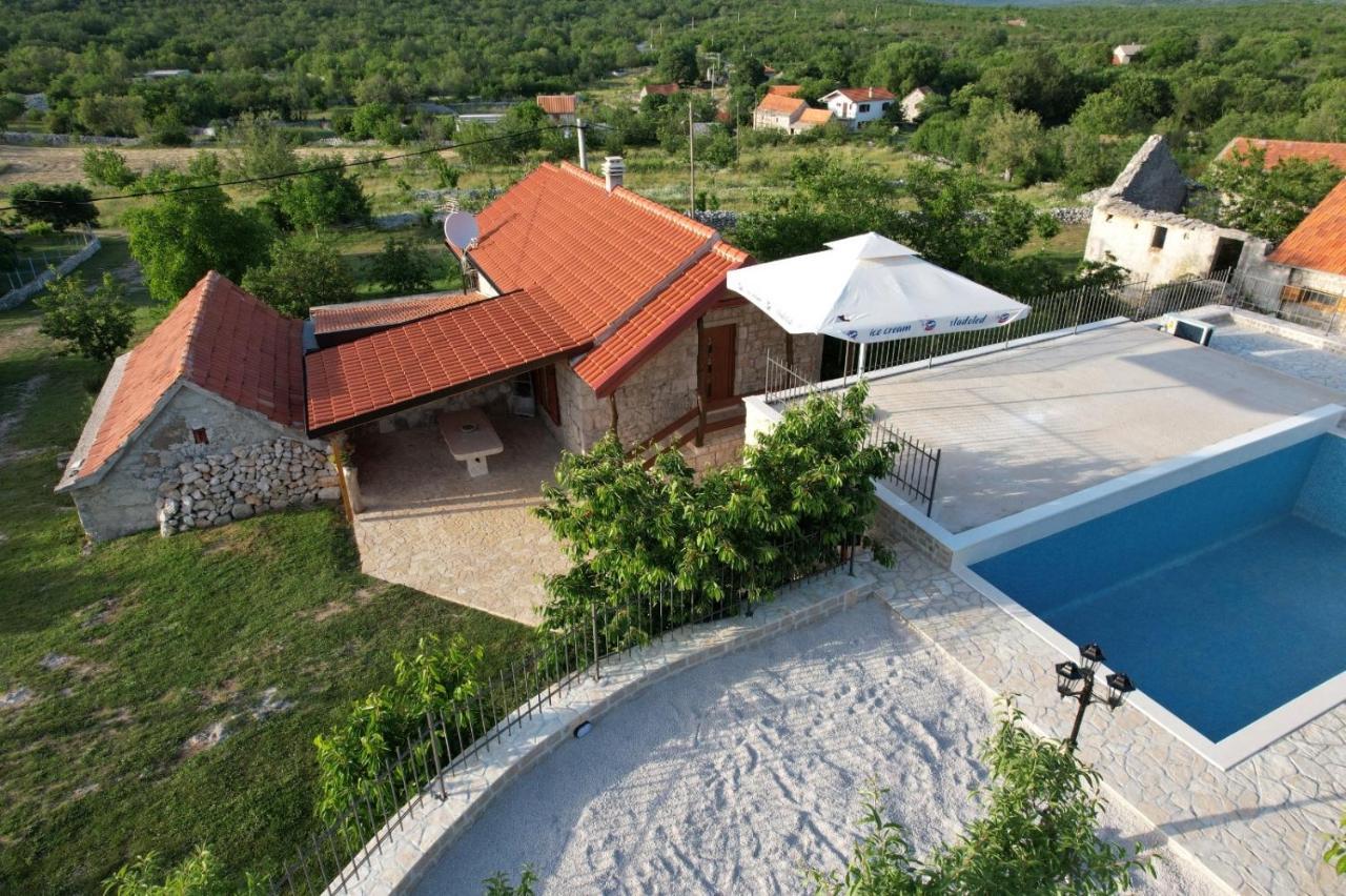 Patakun Holiday Home For 5, With Heated Pool Lecevica Экстерьер фото