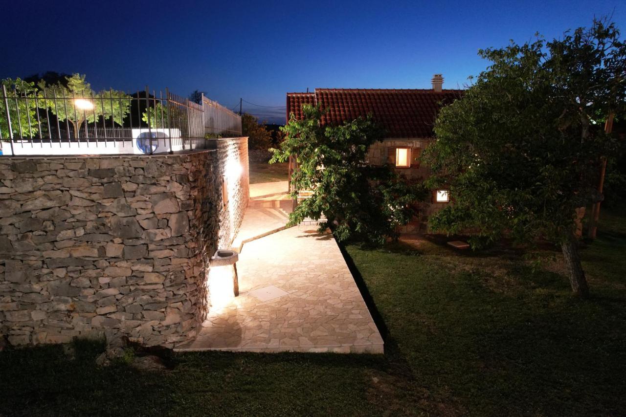 Patakun Holiday Home For 5, With Heated Pool Lecevica Экстерьер фото