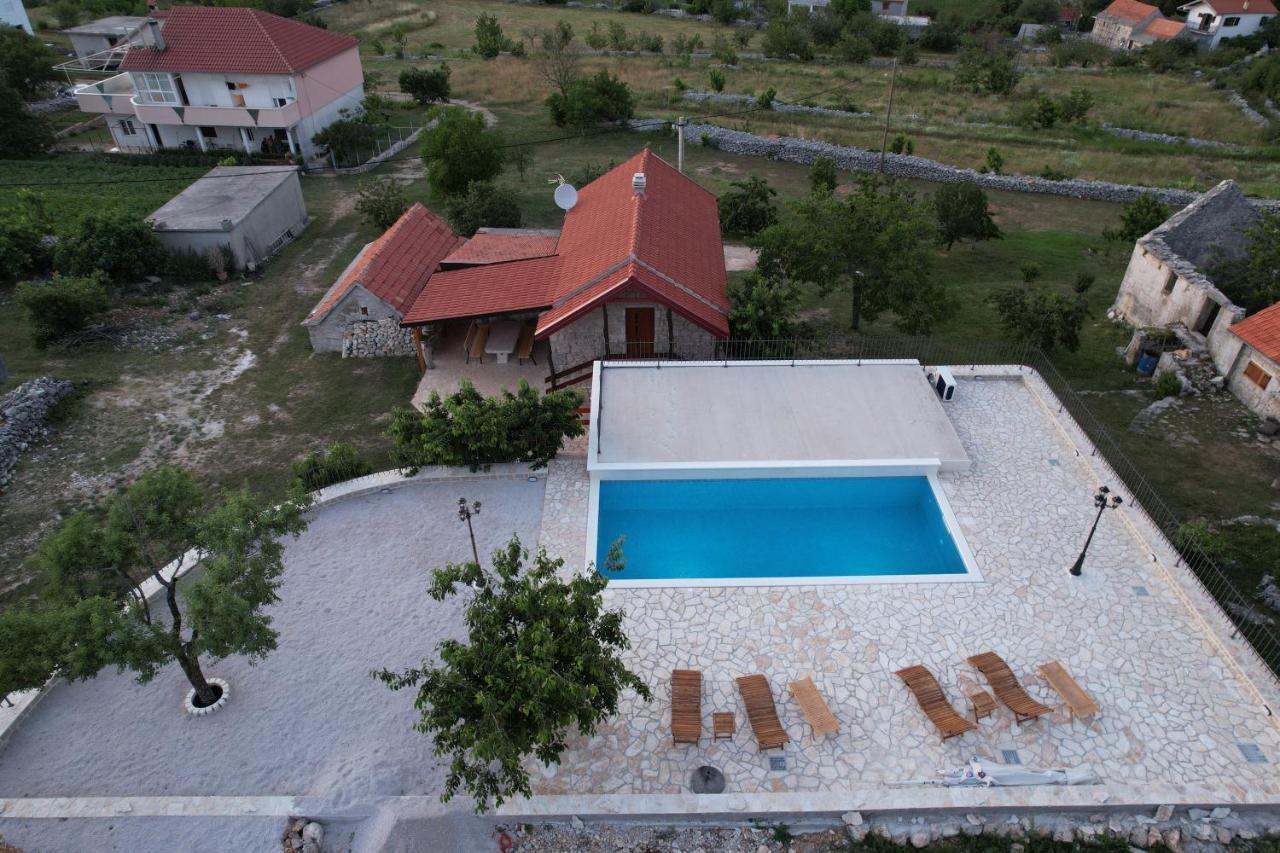 Patakun Holiday Home For 5, With Heated Pool Lecevica Экстерьер фото