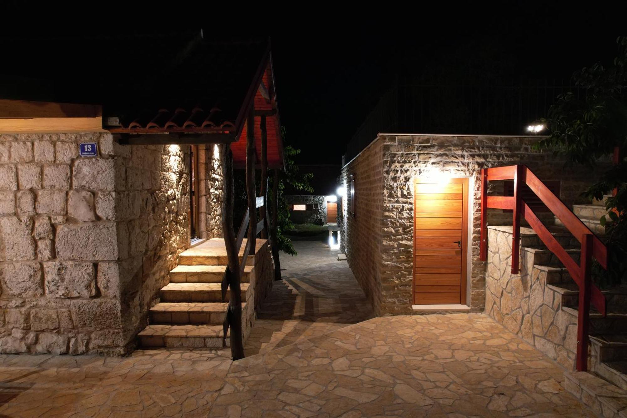 Patakun Holiday Home For 5, With Heated Pool Lecevica Экстерьер фото