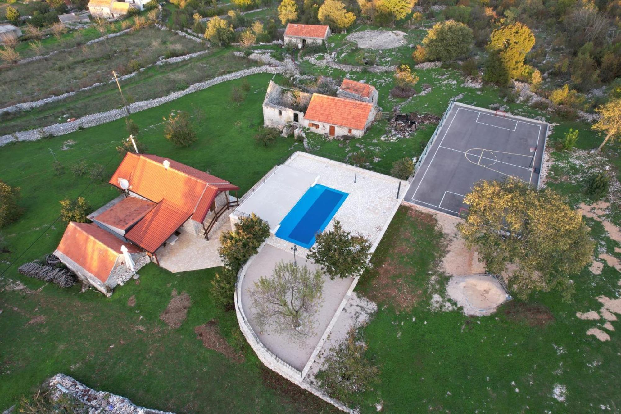 Patakun Holiday Home For 5, With Heated Pool Lecevica Экстерьер фото