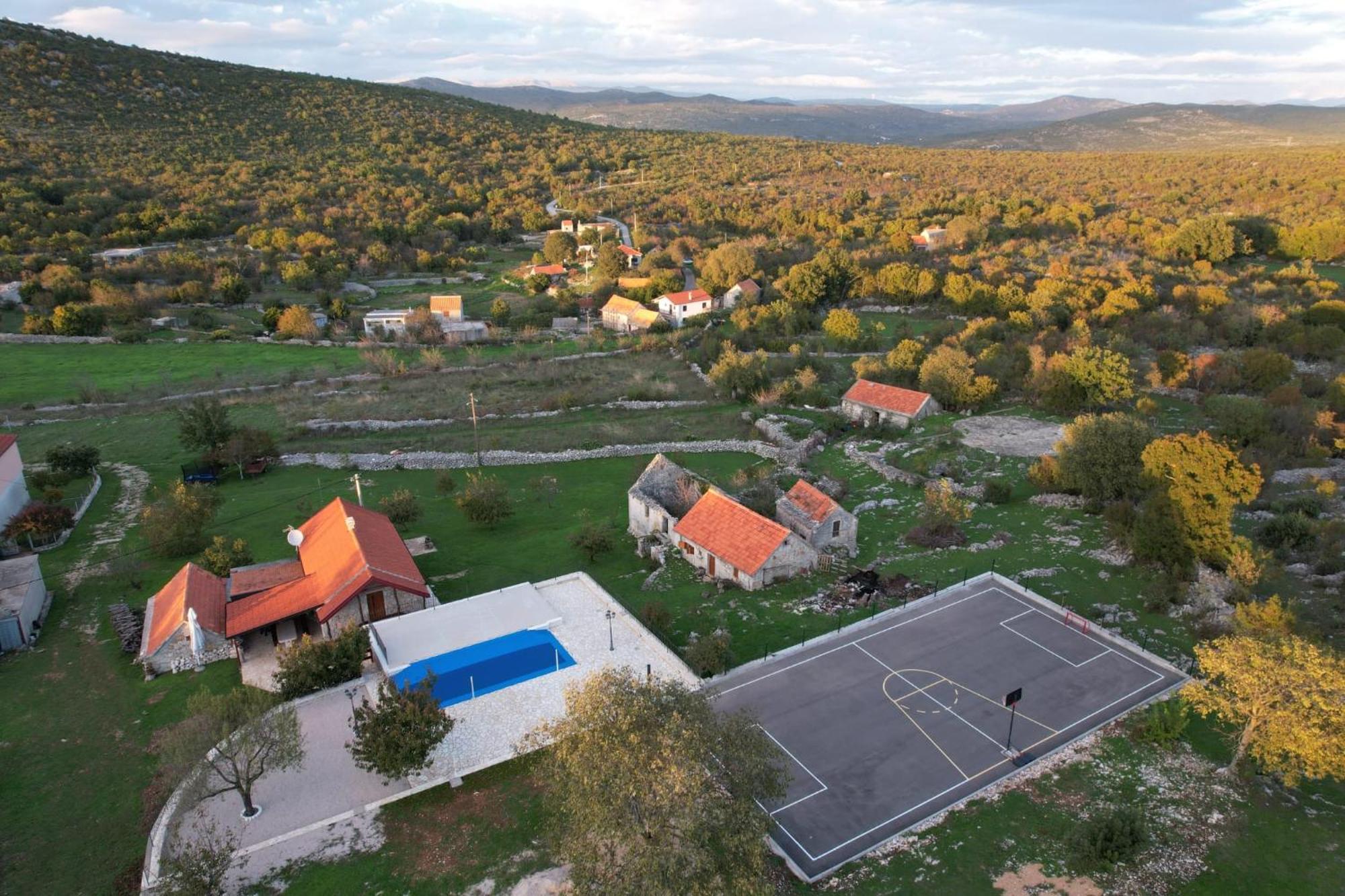 Patakun Holiday Home For 5, With Heated Pool Lecevica Экстерьер фото